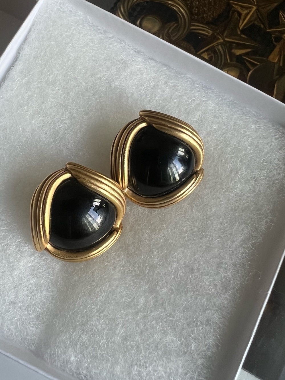 Oscar de la renta Gold-Tone Black Dome Clip Earrings - Elegant Women's Jewelry